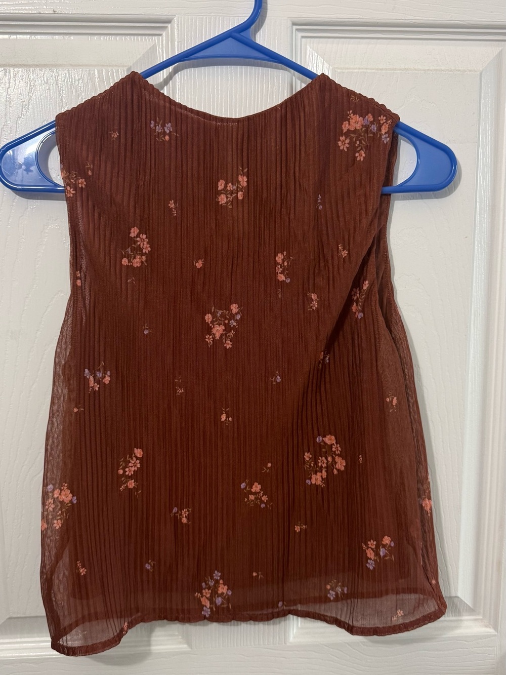 Sadie & Sage Rust Brown Floral Sleeveless Blouse